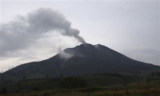 Illustration for article titled Indonesian volcano erupts for the first time in over 400 years